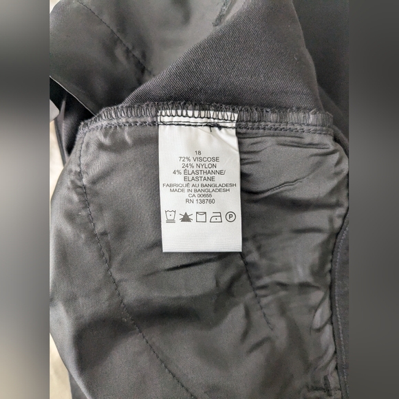 Classic black, pull on Capri pants by Pennington's in every story, 18 regular - Picture 9 of 12